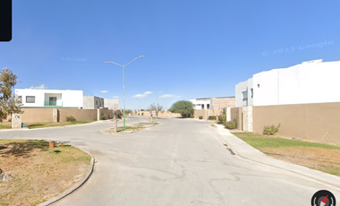 Casa ubicada en fraccionamiento Residencial Coahuila. Con 4 recamaras y 273m2. Muy Cerca de Almanara Paseo Comercial.