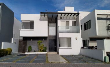 HERMOSA RESIDENCIA EN RENTA - RESIDENCIAL 