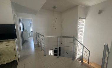 RESIDENCIA POR AV. EJERCITO NACIONAL
