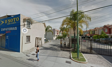 Casa En Remate Bancario En Cto. Panamá, Priv. Panamá, San Francisco Del Rincón, Guanajuato (60% Descuento, Única Oportunidad) SK12