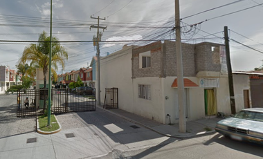 Casa En Remate Bancario En Cto. Panamá, Priv. Panamá, San Francisco Del Rincón, Guanajuato (60% Descuento, Única Oportunidad) SK12