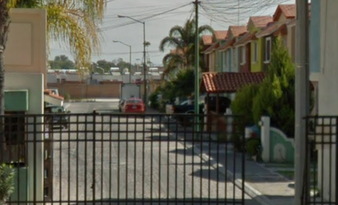 Casa En Remate Bancario En Cto. Panamá, Priv. Panamá, San Francisco Del Rincón, Guanajuato (60% Descuento, Única Oportunidad) SK12
