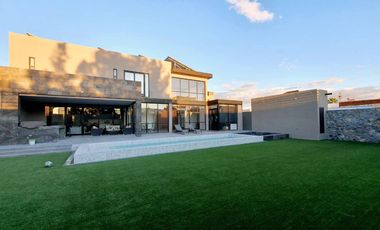 SE VENDE HERMOSA RESIDENCIA DE LUJO EN CAMPOS ELISEOS