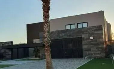 SE VENDE HERMOSA RESIDENCIA DE LUJO EN CAMPOS ELISEOS