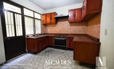 CASA EN VENTA EN LA COL. ALCALDES, LAGOS DE MORENO, JALISCO.