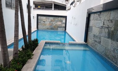 Suite amueblada de alquiler en Kennedy Norte, 1 parqueo, piscina y BBQ.