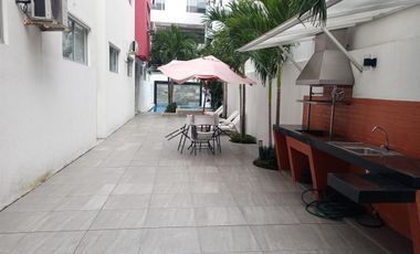 Suite amueblada de alquiler en Kennedy Norte, 1 parqueo, piscina y BBQ.