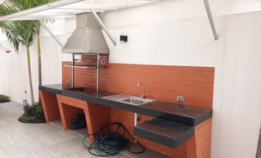 Suite amueblada de alquiler en Kennedy Norte, 1 parqueo, piscina y BBQ.
