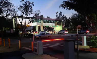 Amplia Casa en El Palomar, Jalisco – Oportunidad de Inversión en Zona Exclusiva