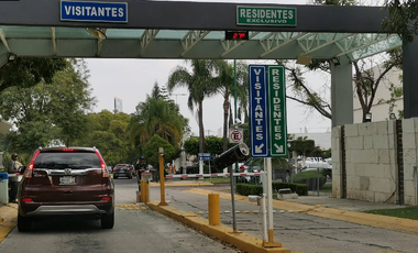 Amplia Casa en El Palomar, Jalisco – Oportunidad de Inversión en Zona Exclusiva