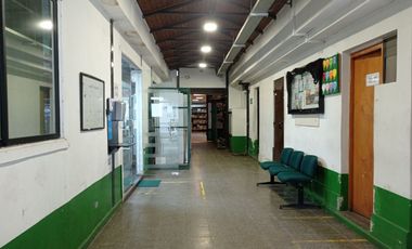 Oficina con bodegas a 2 cuadras de metro Lo Vial