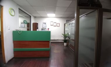Oficina con bodegas a 2 cuadras de metro Lo Vial
