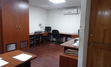 Oficina con bodegas a 2 cuadras de metro Lo Vial