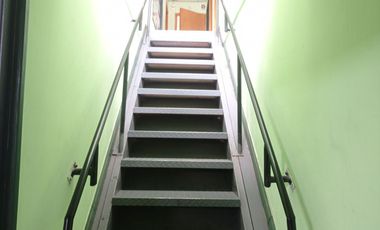 Oficina con bodegas a 2 cuadras de metro Lo Vial