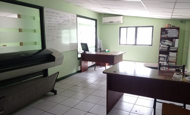 Oficina con bodegas a 2 cuadras de metro Lo Vial