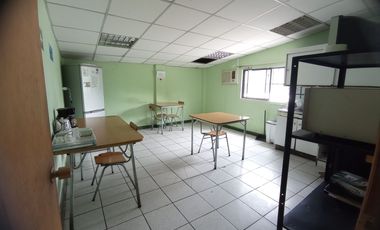 Oficina con bodegas a 2 cuadras de metro Lo Vial