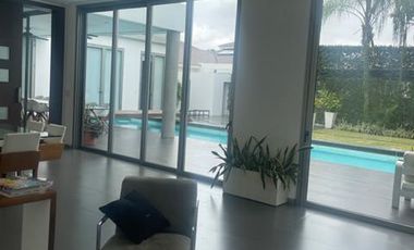 C335 - Venta Casa Mansión en Ribera del Batán Samborondón