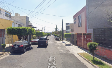 No compras metros, compras tranquilidad financiera!! Venta de Casa en Remate Bancario En BENITO JUÁREZ, GUADALAJARA!.