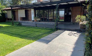 Preciosa casa en venta en Valle de Bravo, en el Barrio de Otumba