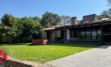 Preciosa casa en venta en Valle de Bravo, en el Barrio de Otumba