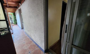 Casa Esquina En Recoleta - Iluminación Y Espacios Amplios.