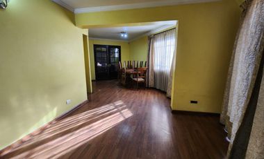 Casa Esquina En Recoleta - Iluminación Y Espacios Amplios.