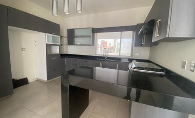 CASA CON ALBERCA EN VIÑEDOS