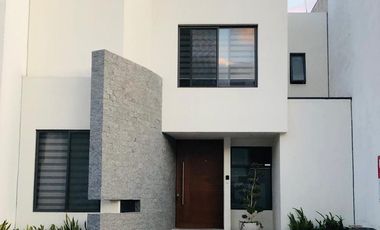 RENTA DE CASA AMUEBLADA EN HACIENDAS DE JURIQUILLA, SANTA FE.
