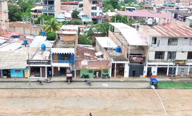 425 m² en la avenida principal de Tarapoto. Alto flujo de billetes... digo, vehículos. A un paso de Plaza Vea y 'El Huequito'. 😊