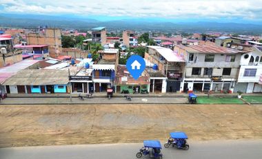 425 m² en la avenida principal de Tarapoto. Alto flujo de billetes... digo, vehículos. A un paso de Plaza Vea y 'El Huequito'. 😊