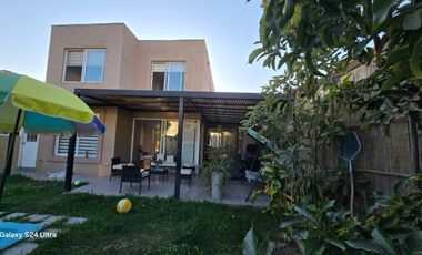 Hacienda El Peñon, Acogedora Propiedad Modelo Lingue Mediterranea