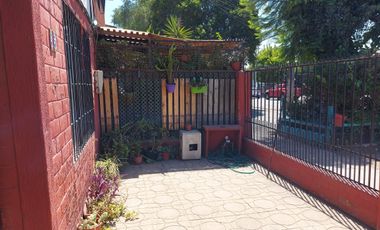 Casa en Avda Opción Comercial y habitacional, en terreno de 109 Mts. en Avda. San Martin con Avda. Manuel Antonio Matta, cercana a estación de metro