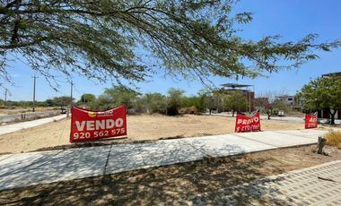 VENDO TERRENO DE 572 M2 EN ESQUINA EN URB. BOULEVARD PARK PLAZA, CASTILLA
