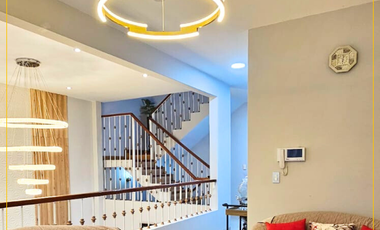 VENTA DE CASA DE TRES PISOS EN LA ENTRADA DE LA URB. BOULEVARD PARK PLAZA - PIURA