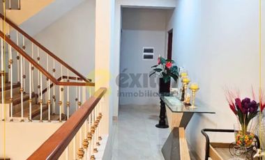 VENTA DE CASA DE TRES PISOS EN LA ENTRADA DE LA URB. BOULEVARD PARK PLAZA - PIURA