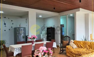 VENTA DE CASA DE TRES PISOS EN LA ENTRADA DE LA URB. BOULEVARD PARK PLAZA - PIURA