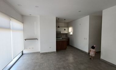 Departamento en Renta en fraccionamiento Carlota 2 en planta baja con jardin