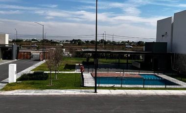 Departamento en Renta en fraccionamiento Carlota 2 en planta baja con jardin