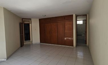 VENTA DE CASA DE TRES PISOS EN LA URB. LOURDES, PIURA