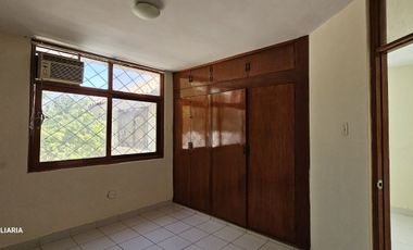 VENTA DE CASA DE TRES PISOS EN LA URB. LOURDES, PIURA