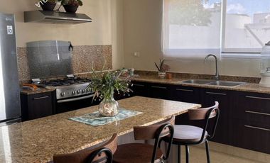 Preciosa casa en venta de 2 pisos y alberca al norte de Mérida