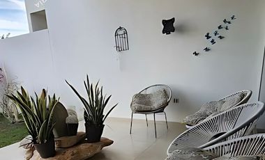 Preciosa casa en venta de 2 pisos y alberca al norte de Mérida