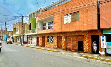 Casa de 2 pisos en centro de Pisco – 270 m² de terreno + 3 departamentos + cochera + 100 m2 libres!!!