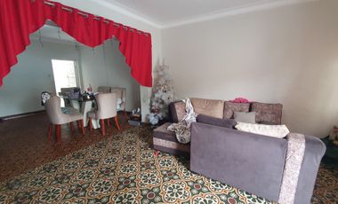 Casa de 2 pisos en centro de Pisco – 270 m² de terreno + 3 departamentos + cochera + 100 m2 libres!!!
