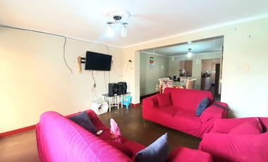 Casa de 2 pisos en centro de Pisco – 270 m² de terreno + 3 departamentos + cochera + 100 m2 libres!!!