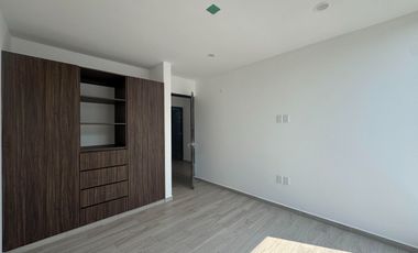 Hermosa Casa frente a área verde con casa Club