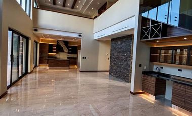 SE VENDE HERMOSA RESIDENCIA DE LUJO EN MISION DE LOS LAGOS