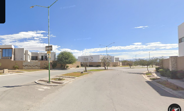 Casa ubicada en colonia Los Viñedos Torreón Coahuila. Con 5 recamaras y 260m2. A solo unos minutos de Soriana Híper los Viñedos.
