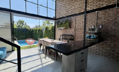 Se vende Casa tipo Loft de 3 recámaras con alberca en el fraccionamiento Aiyana, Xochitepec, Mor.