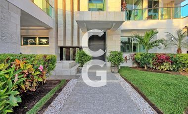 Casa en Venta en Cancún Residencial Lagos Del Sol con Jacuzzi y Paneles Solares